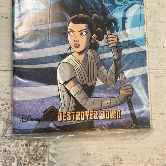 Loot Crate Exclusive Star Wars Adventures Graphic Novel Destroyer Down - Picture 3 of 6